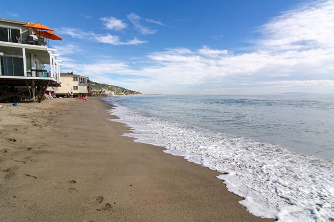 Malibu Private Beach Apartments Bagian luar foto