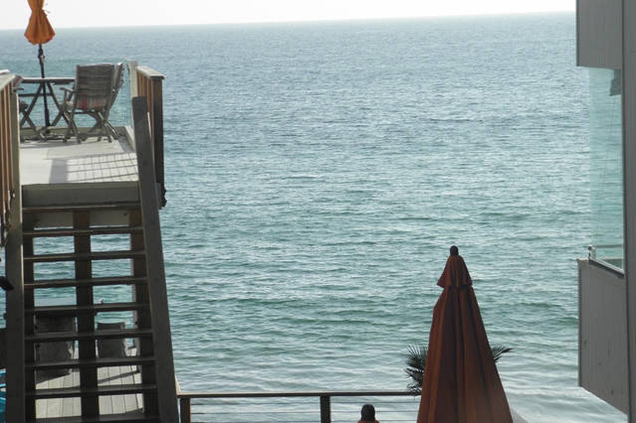 Malibu Private Beach Apartments Bagian luar foto