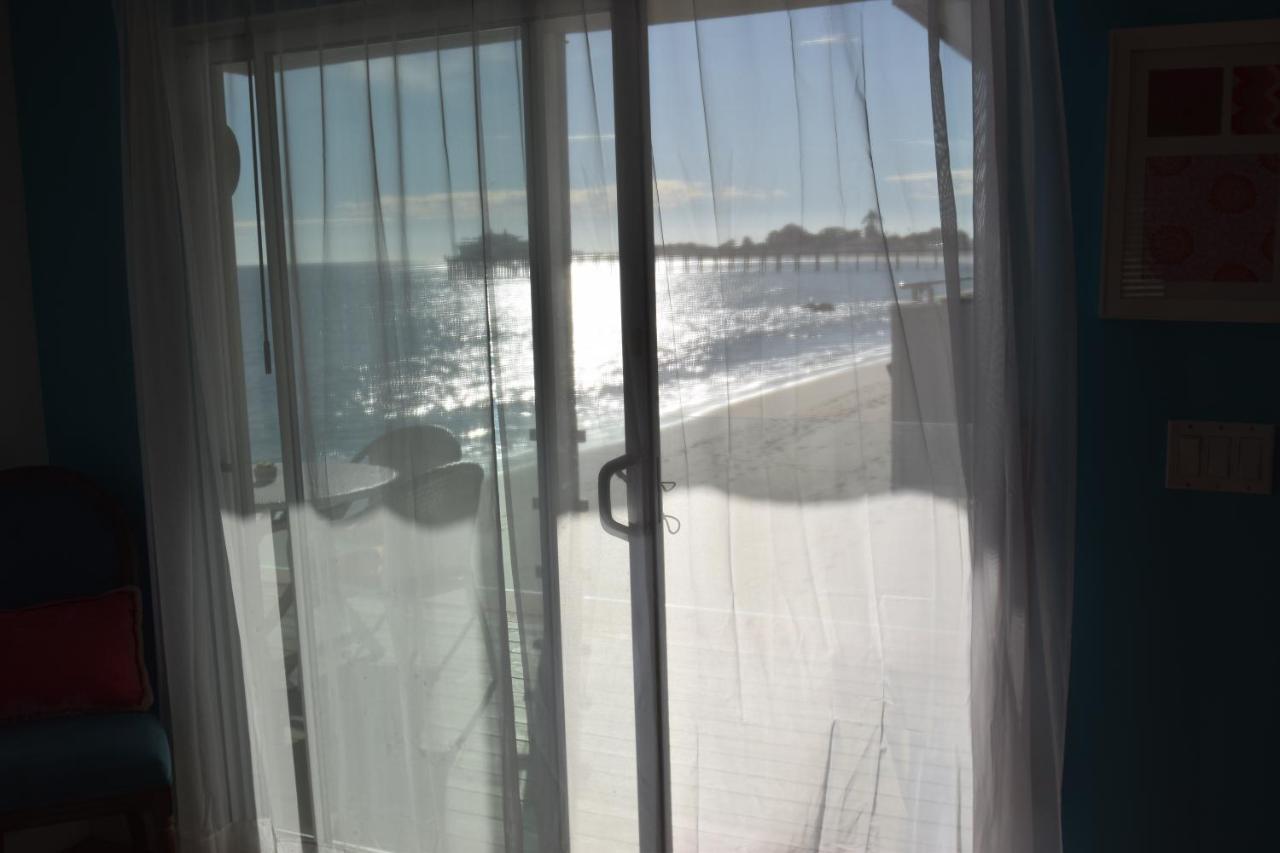 Malibu Private Beach Apartments Bagian luar foto